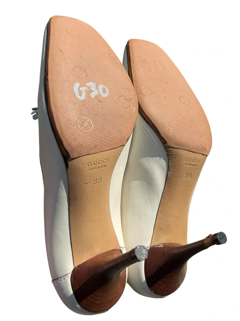 Gucci Vintage White Leather Bamboo Tassel Loafer Pumps Heels 8B Italy Y2K Luxury